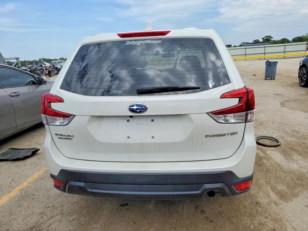 2021 SUBARU FORESTER Base