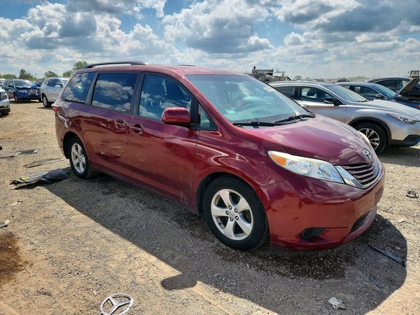 2015 TOYOTA SIENNA