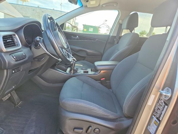2017 KIA SORENTO L, LX