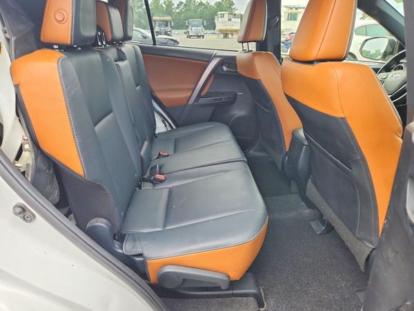 2017 TOYOTA RAV4 SE