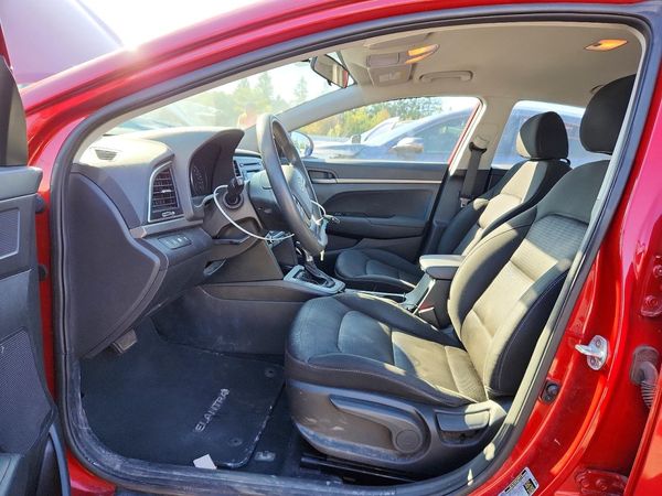 2017 HYUNDAI ELANTRA SE Base — DENT