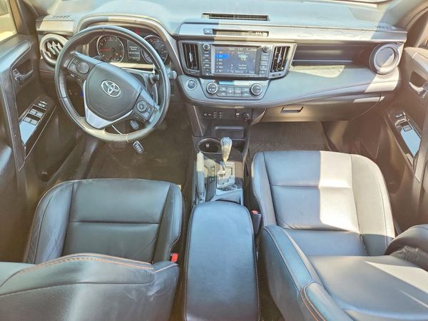 2017 TOYOTA RAV4 SE