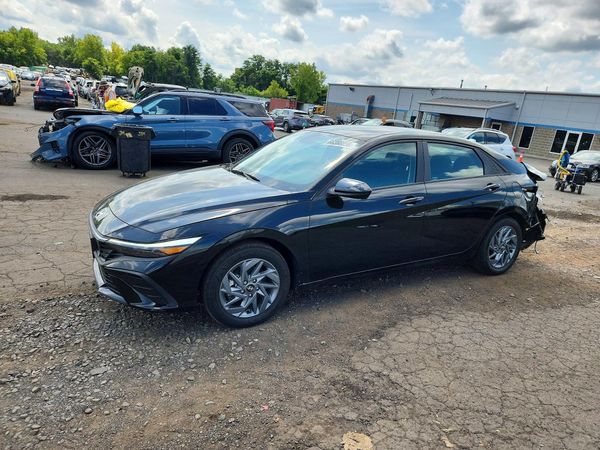 2024 HYUNDAI ELANTRA