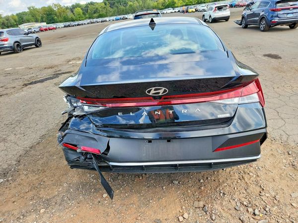 2024 HYUNDAI ELANTRA