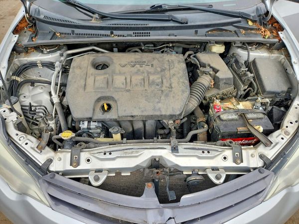 2015 TOYOTA COROLLA L/LE — Engine bay