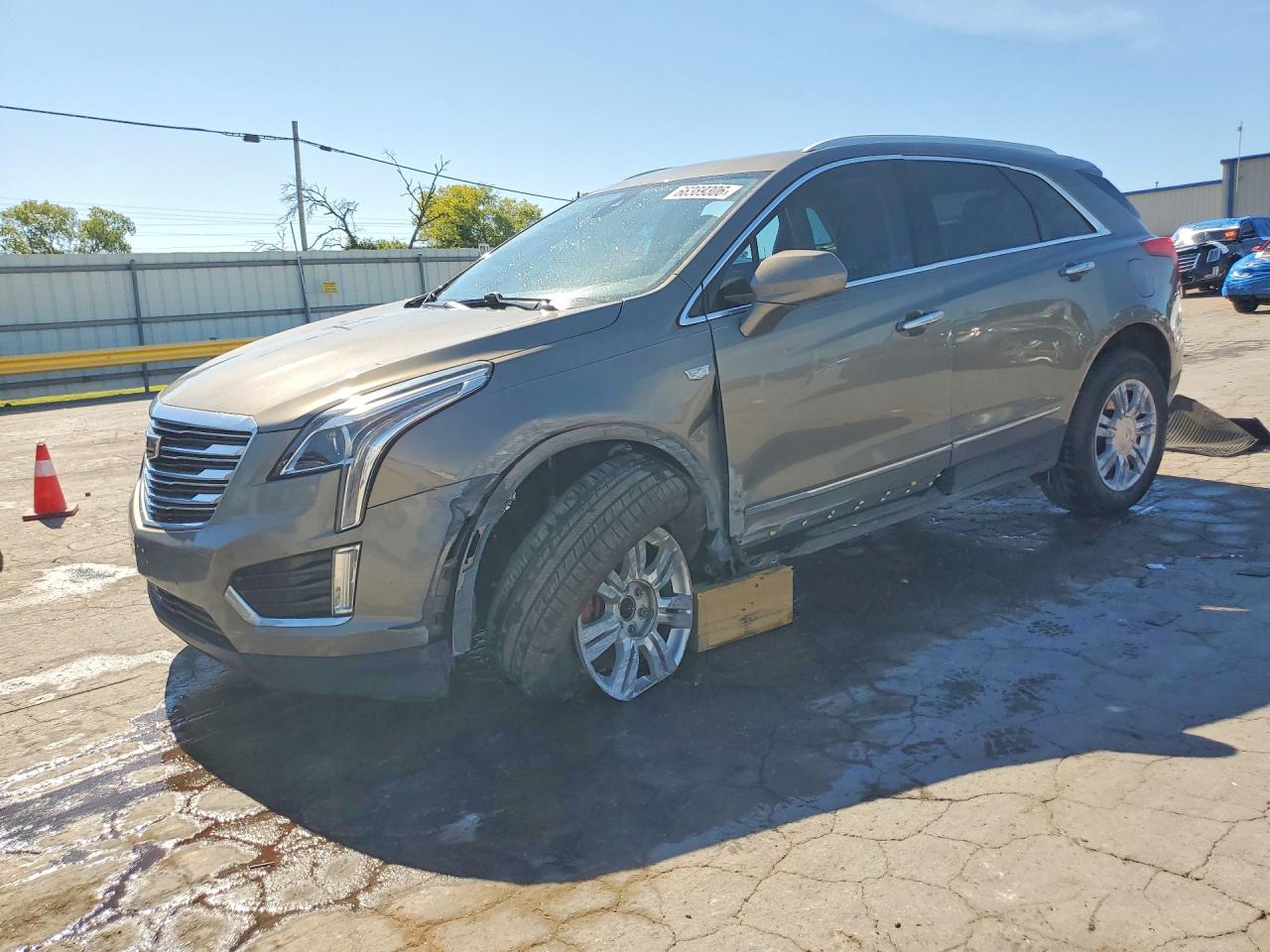 2018 CADILLAC XT5 Luxury — Front 3/4