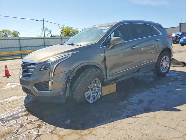 2018 CADILLAC XT5 Luxury — Front 3/4