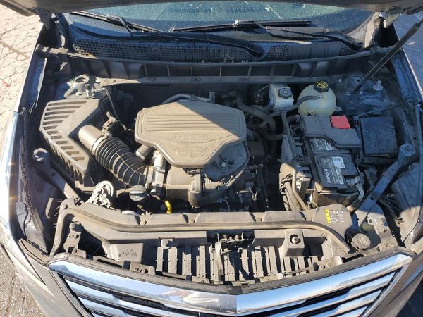 2018 CADILLAC XT5 Luxury — Engine bay