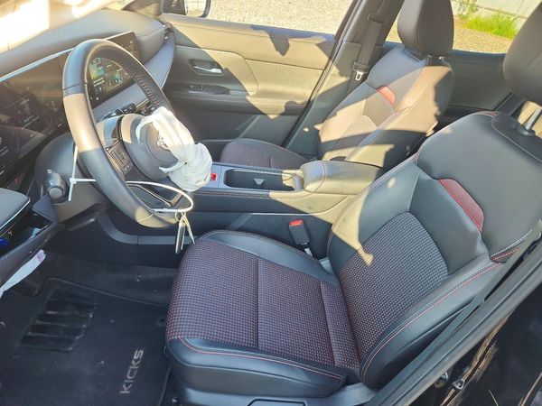 2025 NISSAN KICKS