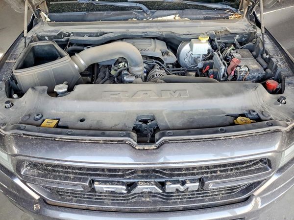 2019 RAM 1500 Laramie — Engine bay