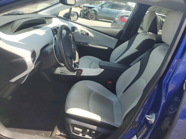 2016 TOYOTA PRIUS — DENT