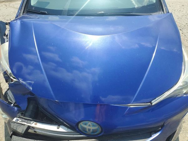 2016 TOYOTA PRIUS — Engine bay