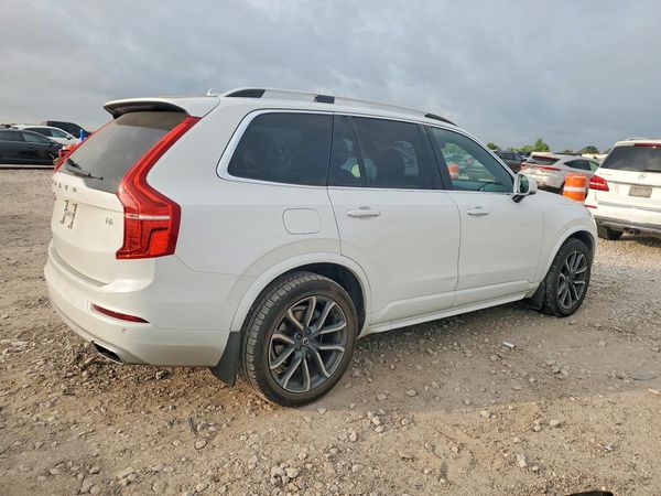 2018 VOLVO XC90 Momentum