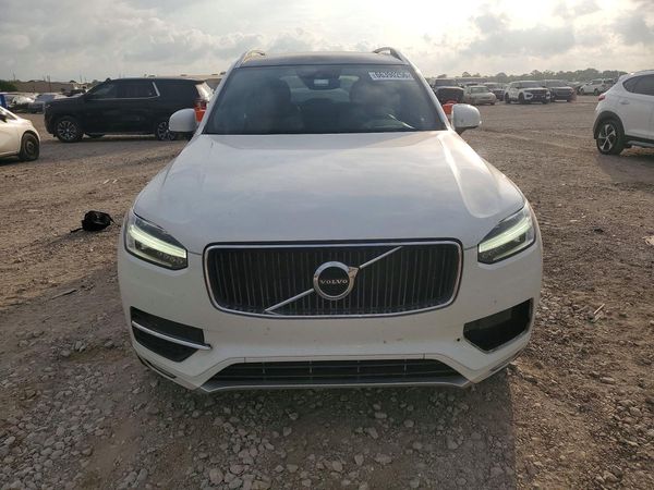 2018 VOLVO XC90 Momentum