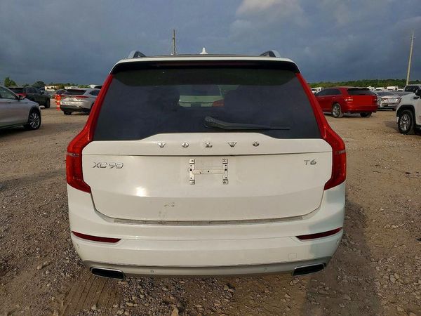 2018 VOLVO XC90 Momentum