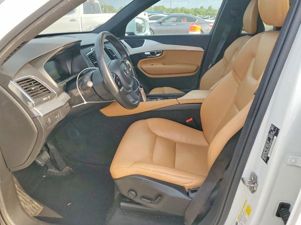 2018 VOLVO XC90 Momentum