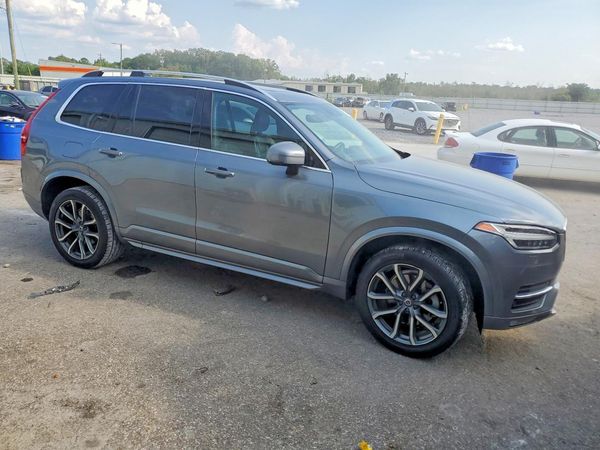 2018 VOLVO XC90 Momentum