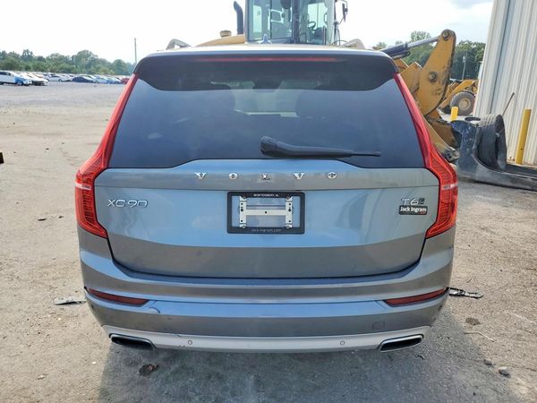 2018 VOLVO XC90 Momentum