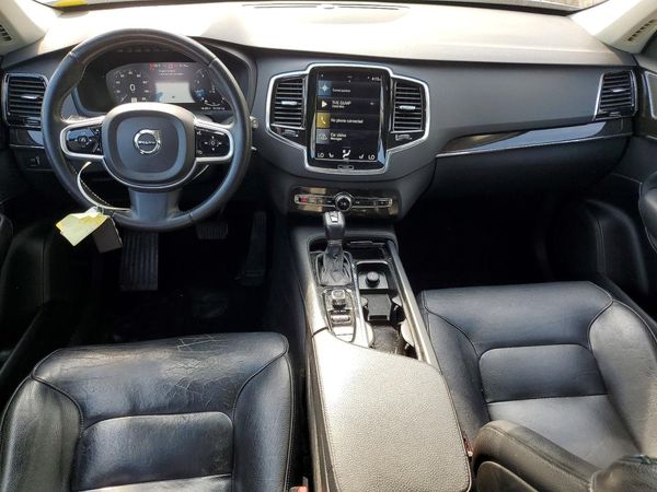 2018 VOLVO XC90 Momentum