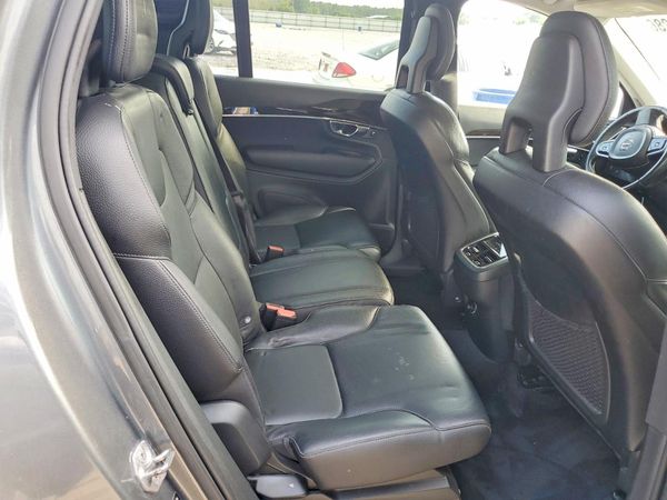 2018 VOLVO XC90 Momentum