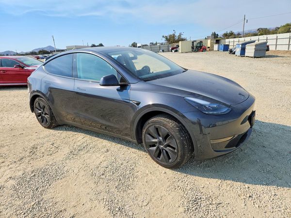 2025 TESLA MODEL Y