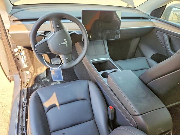 2025 TESLA MODEL Y
