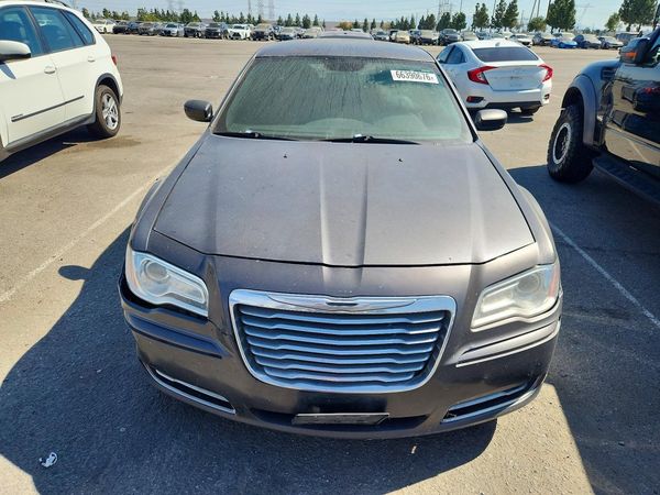 2013 CHRYSLER 300 Base/Limited