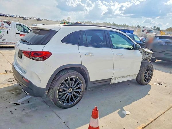 2023 MERCEDES-BENZ GLA