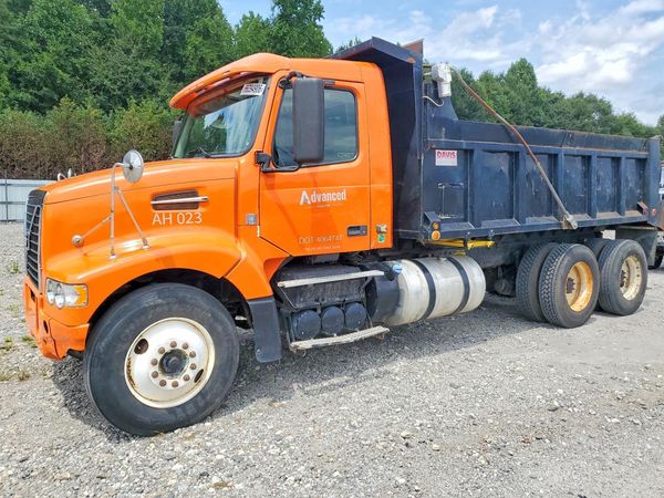 2014 VOLVO VHD