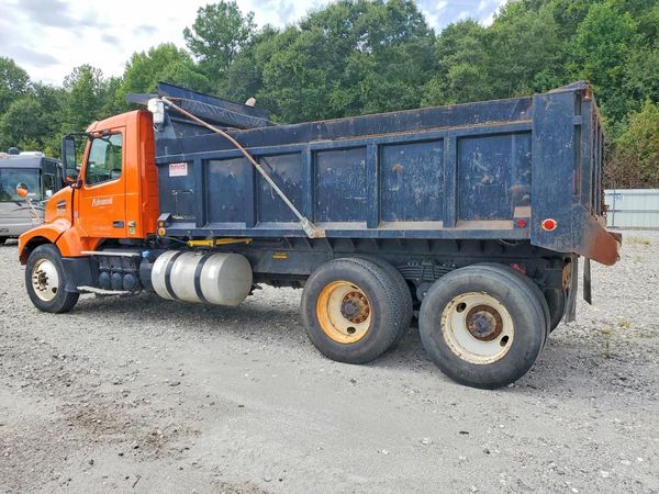 2014 VOLVO VHD
