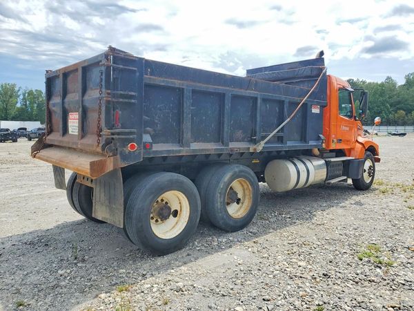 2014 VOLVO VHD