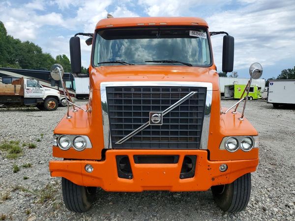 2014 VOLVO VHD