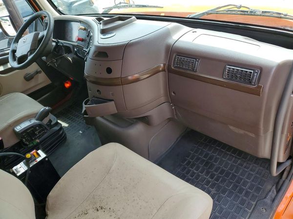 2014 VOLVO VHD