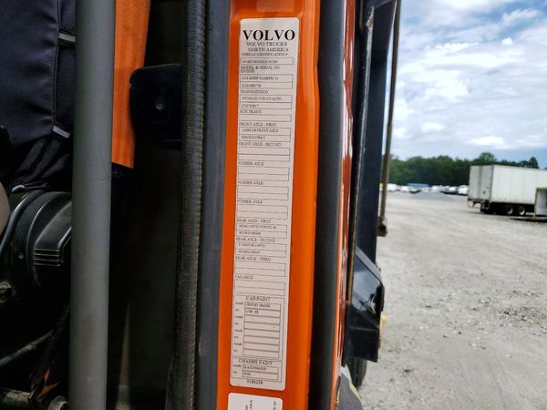 2014 VOLVO VHD