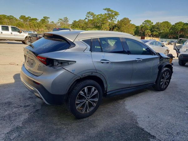 2017 INFINITI QX30