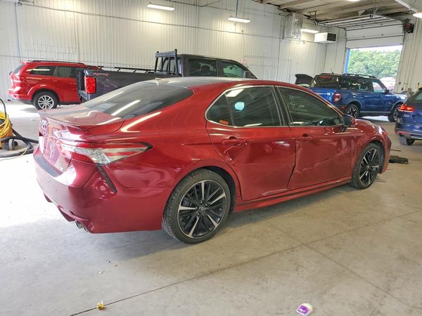 2018 TOYOTA CAMRY