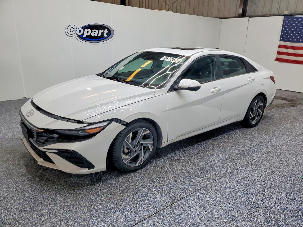2024 HYUNDAI ELANTRA Limited — Front 3/4