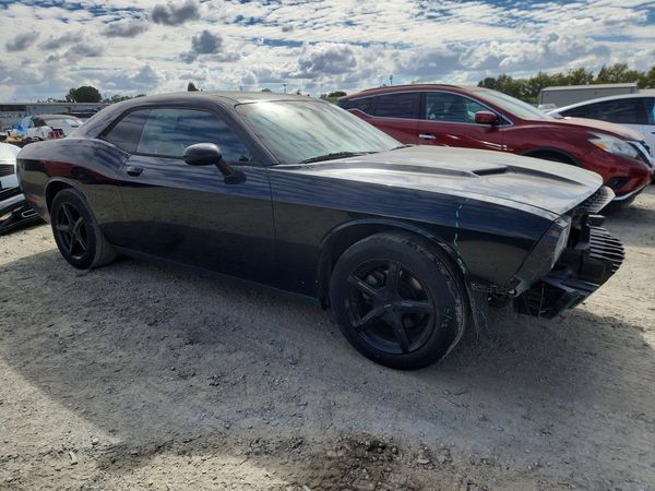 2016 DODGE CHALLENGER SXT — Passenger 3/4