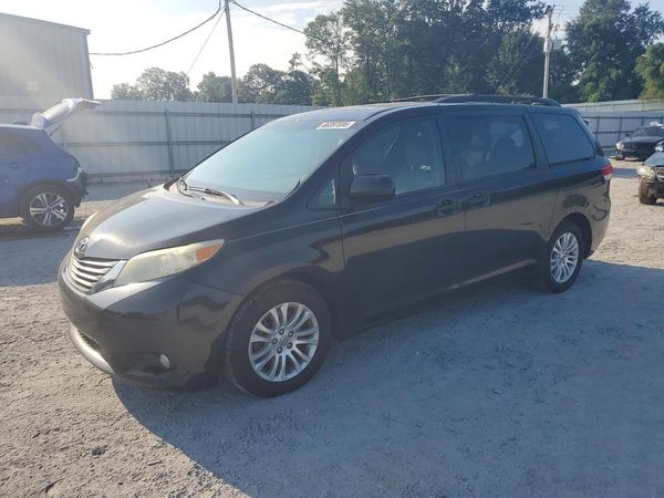 2012 TOYOTA SIENNA