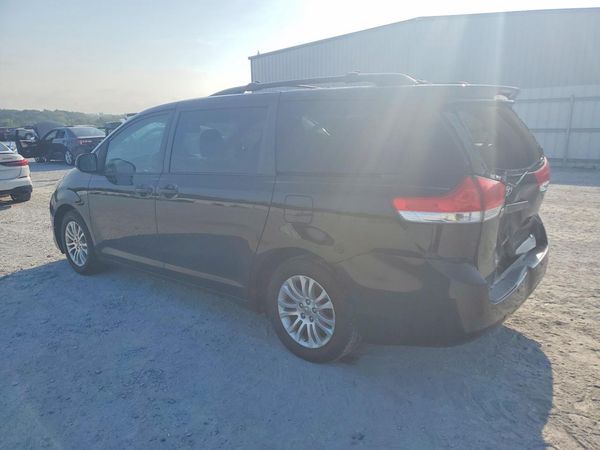 2012 TOYOTA SIENNA