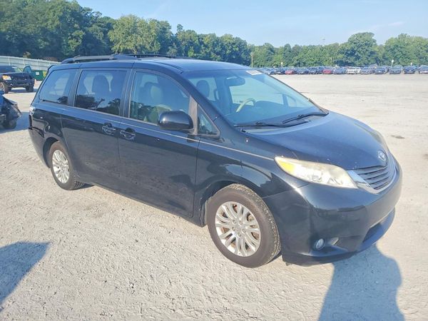 2012 TOYOTA SIENNA