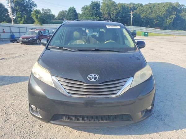 2012 TOYOTA SIENNA
