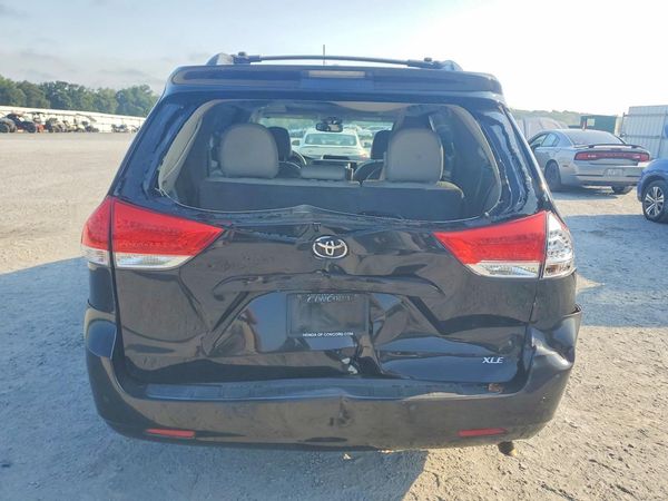 2012 TOYOTA SIENNA