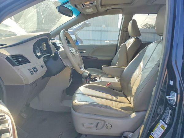 2012 TOYOTA SIENNA