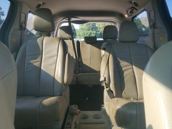 2012 TOYOTA SIENNA