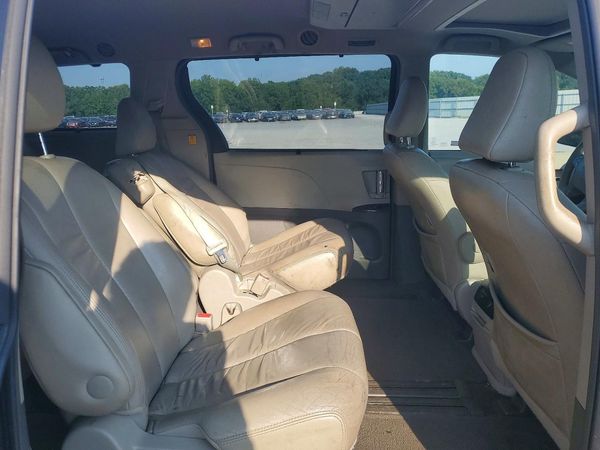 2012 TOYOTA SIENNA