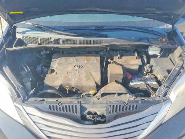 2012 TOYOTA SIENNA