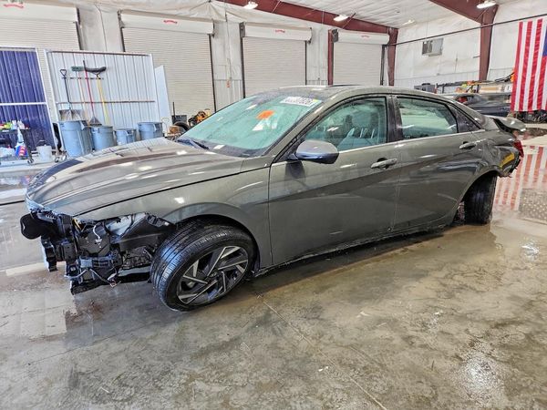2024 HYUNDAI ELANTRA SEL w/ Convenience Pkg — Front 3/4