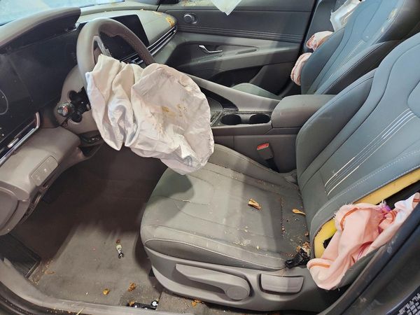 2024 HYUNDAI ELANTRA SEL w/ Convenience Pkg — DENT