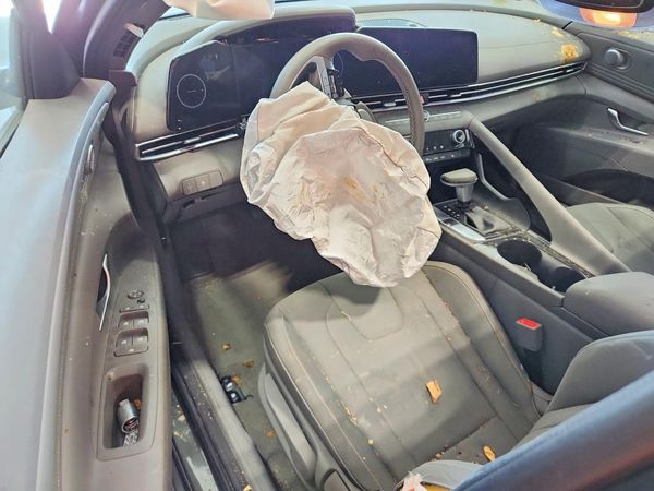 2024 HYUNDAI ELANTRA SEL w/ Convenience Pkg — CKPT